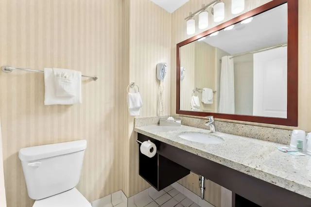 غرفة قياسية بسرير كوين مع أريكة يُسمح فيها بالحيوانات الأليفة، Best Western Williams Lake Hotel 4/4