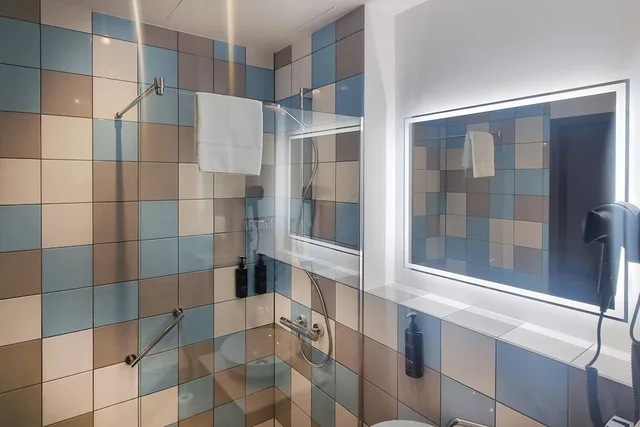 استوديو بسريرين منفصلين مع أريكة لذوي الإعاقة، Candlewood Suites Berlin Airport by IHG 4/6