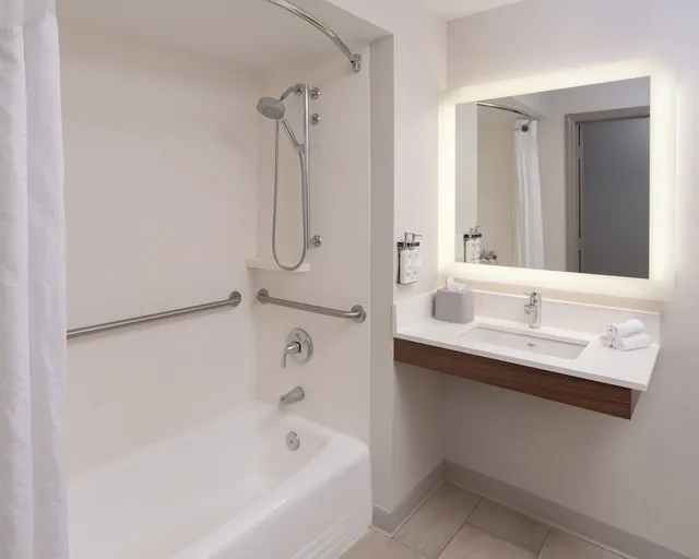 جناح عائلي بسرير كينج بغرفة نوم واحدة لذوي الإعاقة، Holiday Inn Express And Suites Orlando International Airport 6/6