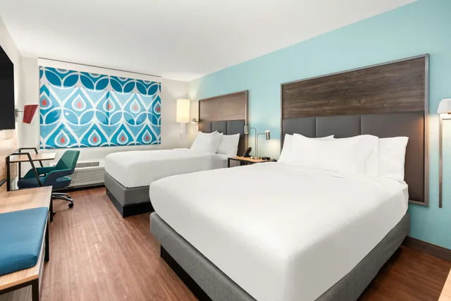 غرفة بسريرين كوين، Tru by Hilton Portland Airport, OR 1/3