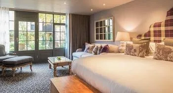 Open Plan, Courtyard, Suite, Sofa، The Lygon Arms 1/1