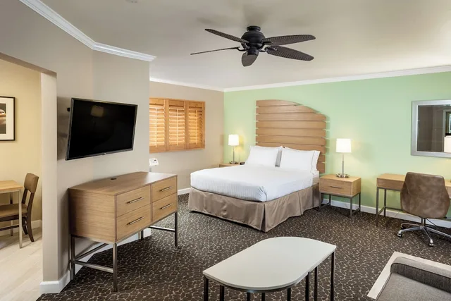 جناح بسرير كوين مع أريكة، Holiday Inn Express and Suites La Jolla - Windansea Beach 2/4