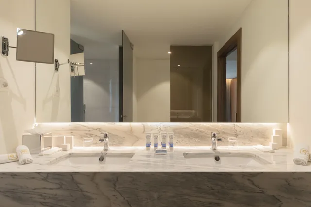 جناح بسرير كينج بشرفة، Boeira Garden Hotel Porto Gaia, Curio Collection by Hilton 5/6