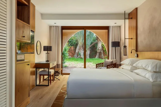 غرفة غراند سوبيريور بسرير كينج بإطلالة على الحديقة، Marriott Meridien N'fis 2/10
