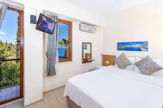 غرفة قياسية بسرير مزدوج بإطلالة على البحر، Amphora Hotel 1/4