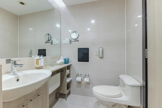 غرفة بريميوم بسرير كينج مع دخول الصالة، Holiday Inn Vista 7/10