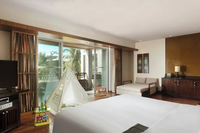 غرفة بريميوم عائلية بسرير كينج بإطلالة على الحديقة بشرفة مع أريكة، Le Meridien Shimei Bay Beach Resort & Spa 10/10