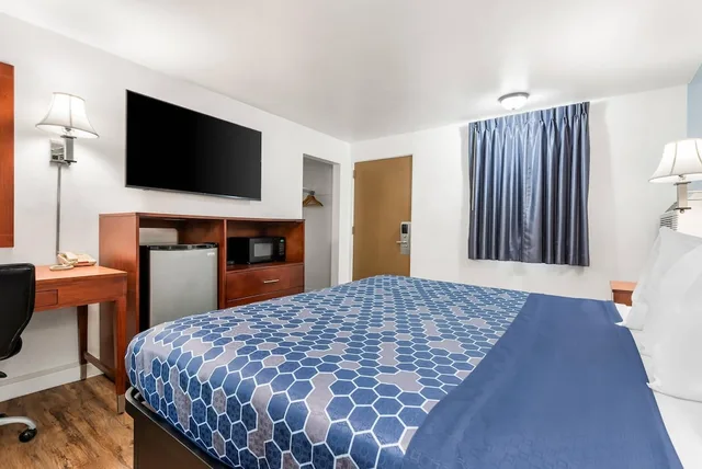 غرفة قياسية بسرير كينج، Econo Lodge Palmyra - Hershey 3/7