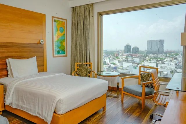 غرفة بريميير بسرير كينج، Courtyard By Marriott Gurugram Downtown 4/5