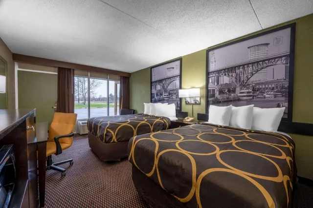 غرفة بسريرين مزدوجين يُسمح فيها بالحيوانات الأليفة للمدخنين، Super 8 by Wyndham Perrysburg - Toledo 2/3