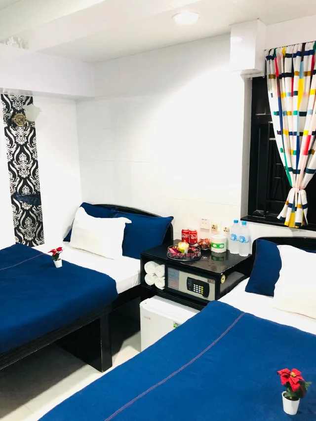 غرفة عائلية، David Lounge 1/2