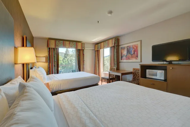 غرفة كلاسيكية بسريرين كوين بشرفة، Holiday Inn Express Roseburg 2/10