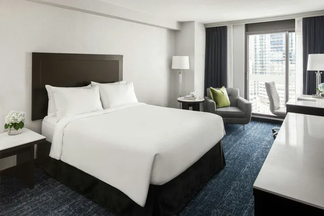 غرفة تنفيذية بسرير كوين، Chelsea Hotel Toronto 1/2