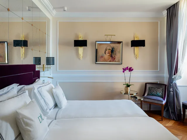 غرفة سوبيريور بسرير مزدوج بإطلالة على البحر، Grand Hotel Des Etrangers 2/5