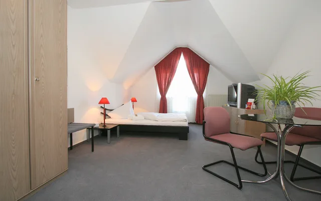 غرفة أساسية ثلاثية بسرير كوين بغرفة نوم واحدة، Residenz Hotel Giessen 1/1