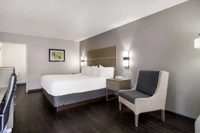Room, King Bed, Accessible, Surestay Hotel By Best Western Grants 2/4