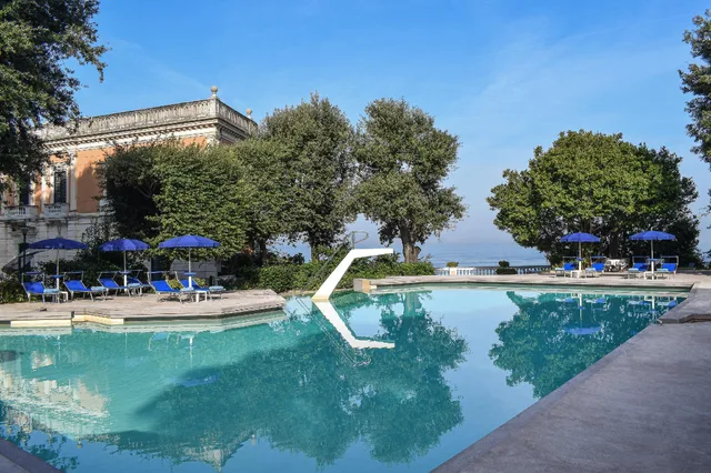 جناح جونيور بسرير كينج بإطلالة على البحر بشرفة مع أريكة، Parco Dei Principi Sorrento Hotel 2/3