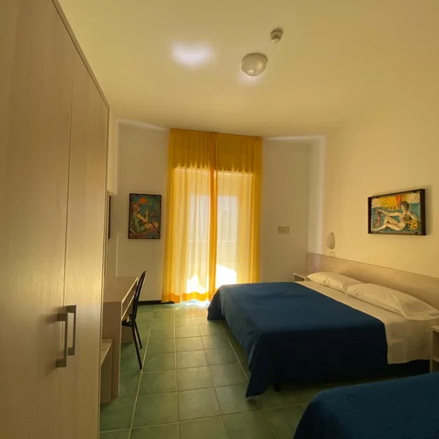 غرفة قياسية ثلاثية بشرفة، Hotel Plaza 7/10