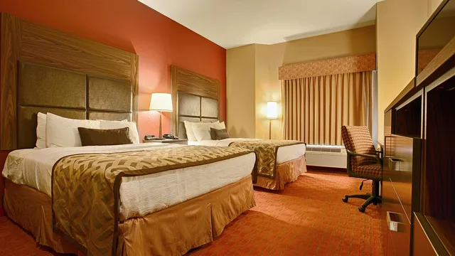 غرفة بسريرين كوين بحوض استحمام لذوي الإعاقة، Best Western Plus Woodland Hills Hotel Suites 1/1