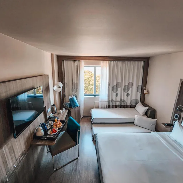 غرفة عائلية بسرير كينج مع أريكة، Novotel RJ Praia de Botafogo 6/9
