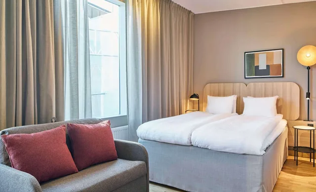 Family 3, Queen Bed, Scandic Norra Bantorget 1/3