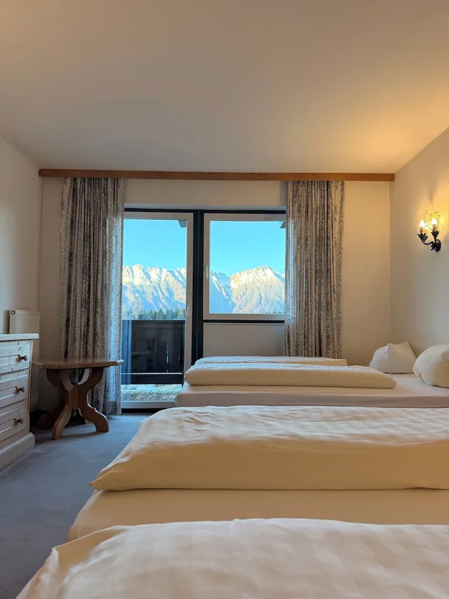 غرفة قياسية رباعية بإطلالة على الجبل بشرفة، Gruberhof Hotel 6/10