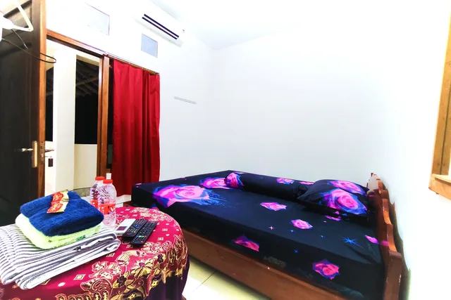 Family, Queen Bed, Penginapan Barokah by ZUZU 6/10