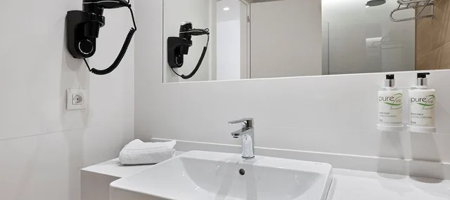 Double Room Single Use، B&B HOTEL Castro Urdiales 3/3