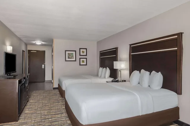 غرفة بسريرين كوين بإطلالة على المدينة، La Quinta Inn Suites By Wyndham Sioux Falls 3/5