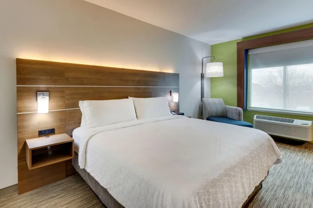 غرفة بسرير كينج، Holiday Inn Express Hotel And Suites Mankato East 1/2