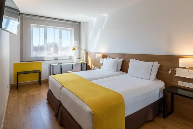 غرفة قياسية بثلاثة أسرّة، Rafaelhoteles Atocha 4/9