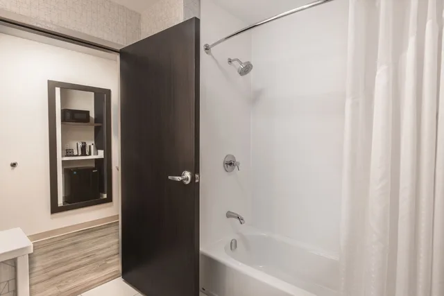 غرفة قياسية بسريرين كوين، Holiday Inn Express and Suites Welland 10/10