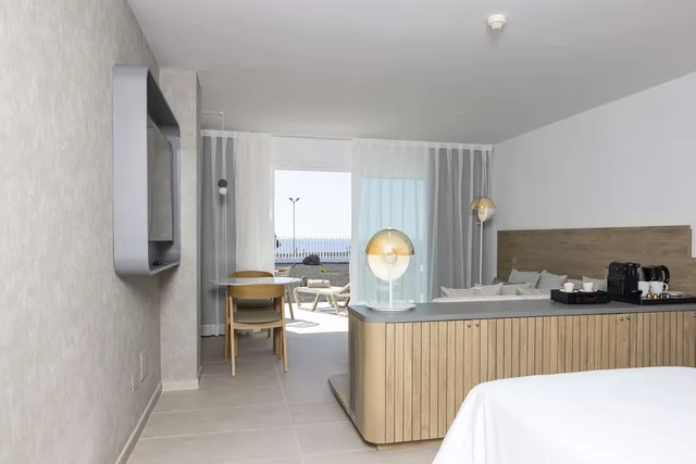 Junior Suite, Ocean Front، Radisson Blu Resort Lanzarote Adults Only 1/3