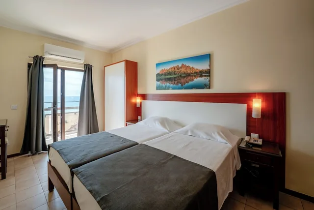 Superior, Triple, Ocean View, Balcony, Avenida Praia 2/7