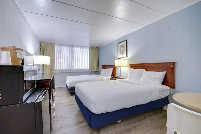 غرفة بسريرين مزدوجين، Rideau Motor Inn 1/5