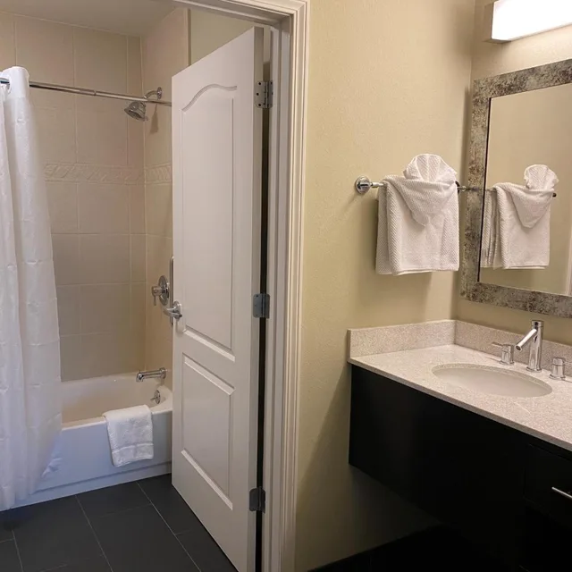 جناح بسرير كوين بغرفة نوم واحدة، Staybridge Suites Syracuse Liverpool 3/6