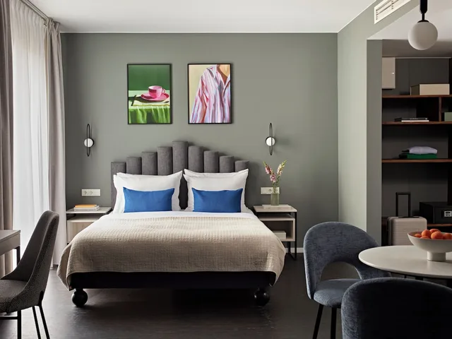 استوديو كبير بسرير كوين بشرفة بمطبخ صغير، Numa | Boxer Rooms & Apartments 4/10