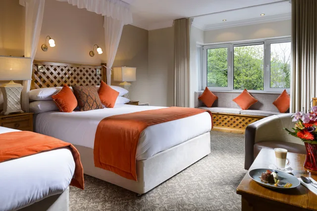 غرفة بسرير مزدوج وسرير فردي، Dingle Benners Hotel 4/5