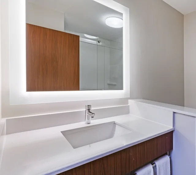 جناح بسرير كينج مع أريكة، Holiday Inn Express Suites Tulsa West Sand Springs 3/3