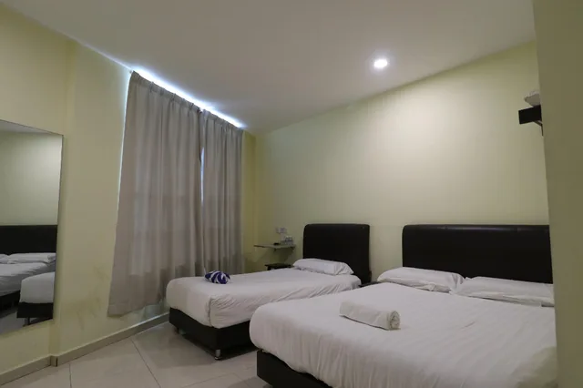 جناح ثلاثي، Furich Hotel Enterprise 1/1