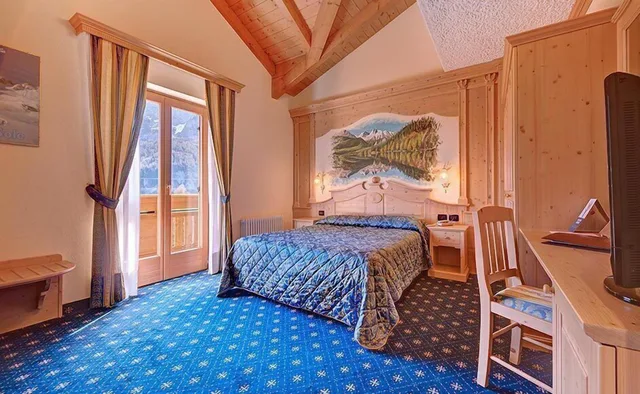 غرفة كومفورت ثلاثية بسرير مزدوج وسرير فردي، Hotel Madonna Delle Nevi 5/7