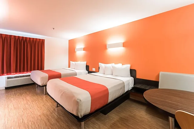 غرفة ديلوكس بسريرين كوين بمطبخ صغير، Motel6 Moosomin, SK 2/9