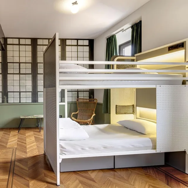 Female Dorm, 4 Beds, Generator Hostel Rome 2/10