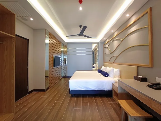 جناح عائلي بسريرين كينج وسرير كوين وسرير فردي، Pacific Regency Beach Resort Port Dickson 1/3