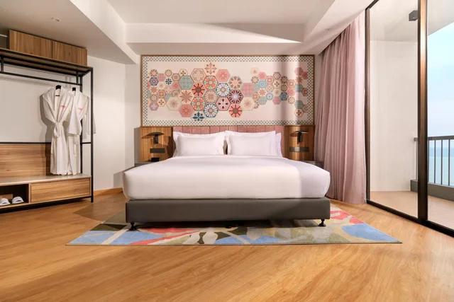 Social, Junior Suite, King Bed, Queen Bed، M Social Resort Penang 2/5