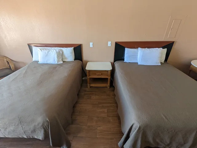 غرفة بسريرين كوين، Summer Breeze Motel 4/7