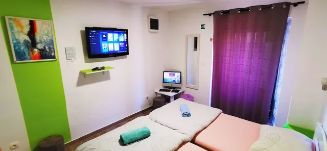 شقة بأربعة أسرّة بغرفتي نوم بحمام خاص، Croparadise Hostel 2/5