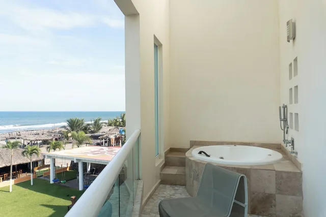 Senior, Suite, King Bed, Artisan Family Hotels & Resort Collection Playa Esmeralda 10/10