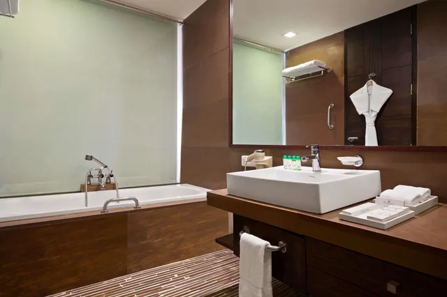 جناح بسرير كينج للمدخنين، Ramada by Wyndham Ajmer 7/7
