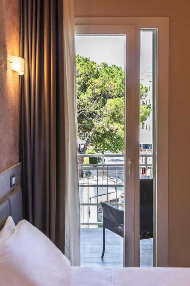 Family, 2 Queen Beds, 2 Bathrooms، Hotel Helvetia 4/10